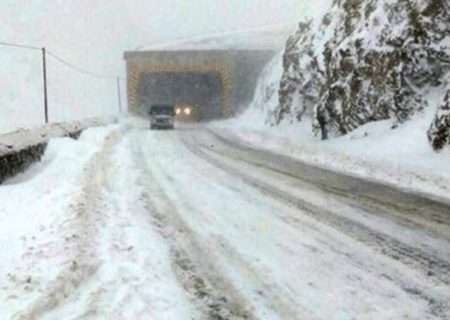 کندوان یک طرفه شد/ امدادرسانی به 400 فرد گرفتار در برف