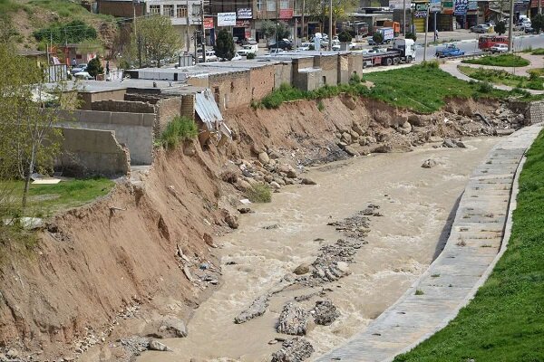 آزادسازی 3 هزار و 500 متر از بستر رودخانه در چالوس 