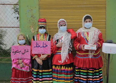 نواختن زنگ انقلاب در دبستان کوثر روستای معلم‌کلا