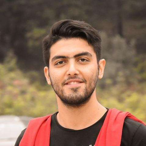 دانشجوی ممتاز خیّر؛ پک کامل آموزشی به دانشکده فنی و حرفهای محمودآباد اهدا کرد