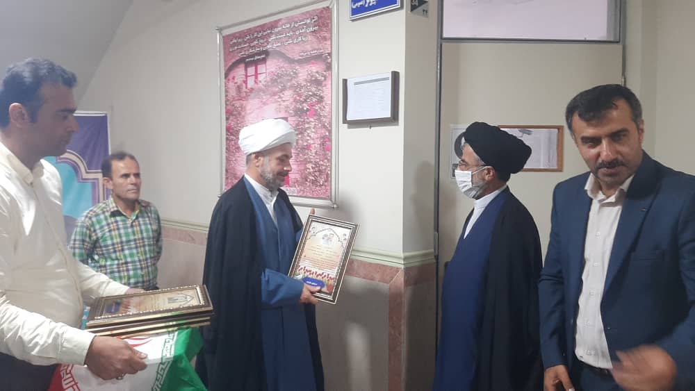 برگزاری آئین رونمایی از تمثال مبارک شهدا در دانشکده فنی و حرفهای محمودآباد