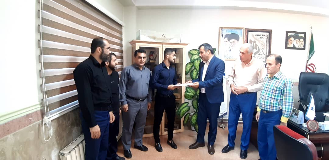 مراسم تقدیر از سپهر اسماعیلی مدالآور دانشکده فنی و حرفهای محمودآباد