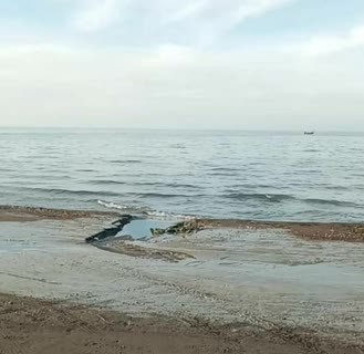 رهاسازی پسآبهای صنعتی در ساحل سرخرود/ چه کسی پاسخگوی این وضعیت بحرانی است؟ +فیلم