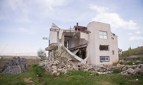 تخریب ویلا و مغازههای میلیاردی در زمینهای کشاورزی محمودآباد