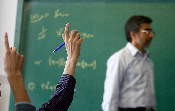 چشم انتظاری معلمان برای تحقق وعدههای بر زمین مانده/ معلمان؛ معماران آینده کشور هستند