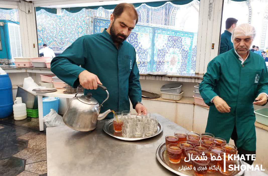 خلق صحنههای ماندگار در دومین روز خدمت خادمان محمودآبادی چایخانه حضرت رضا(ع)