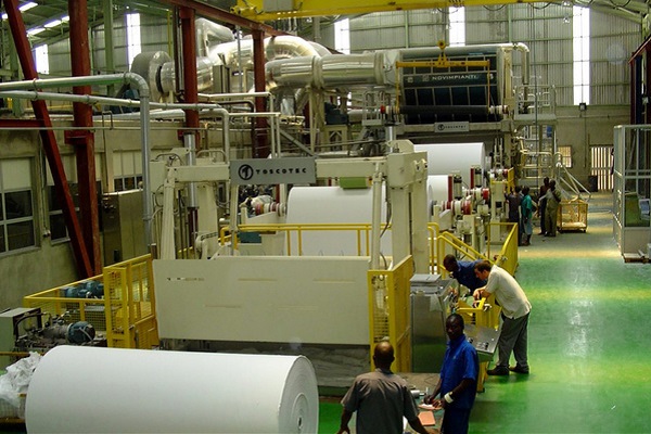 با عمل به منویات مقام معظم رهبری در مقابل مافیای کاغذ ایستادهایم