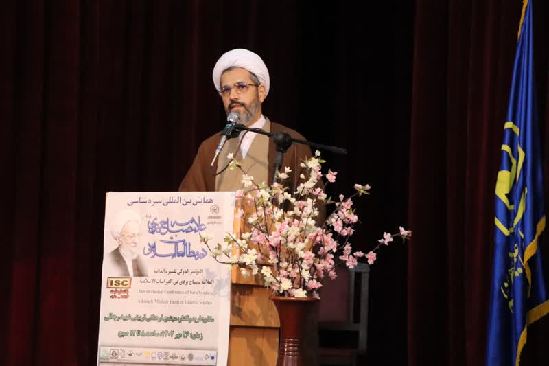 ولایتپذیری ویژگی برجسته علامه مصباح یزدی/ علامه مصباح در امور سیاسی غفلت نکرد