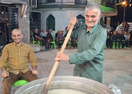 مراسم حلیم نذری شب اربعین حسینی در حسینیه عاشقان سرخ‌رود