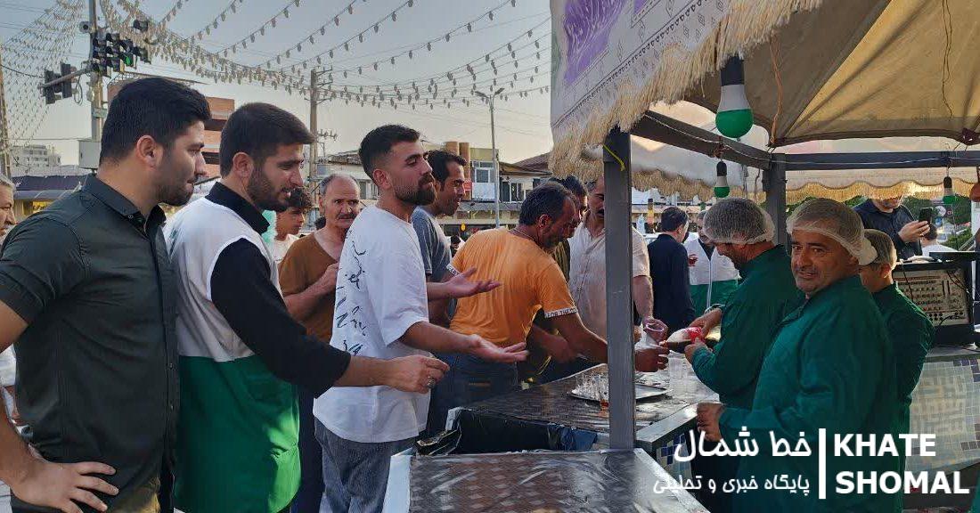 برپایی چایخانه حضرت رضا (ع) در سه راه مرکزی شهر محمودآباد