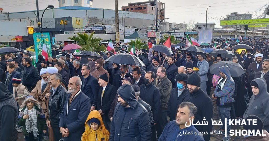 مردم تمام قد پای انقلاب ایستاده اند / خروش مردم شهرستان محمودآباد  در راهپیمایی ۲۲ بهمن