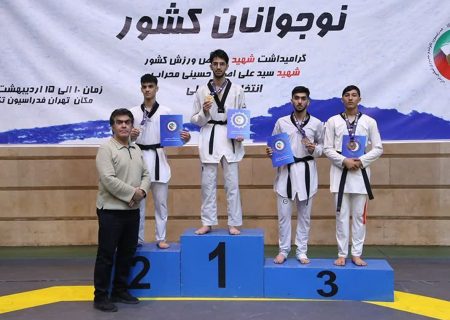 مدال نقره تکواندو انتخابی تیم ملی نوجوانان بر گردن ورزشکار محمودآبادی