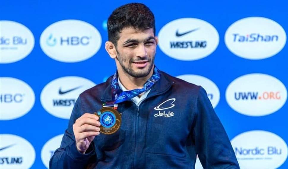 میان دشمن و وطن، ننگ بر آنکه شک کند